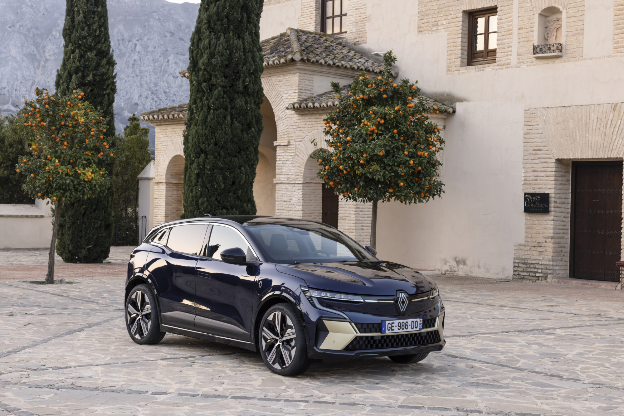 Nouvelle Renault MEGANE E-TECH Electric - Version Iconic - Bleu Nocturne - Essais presse