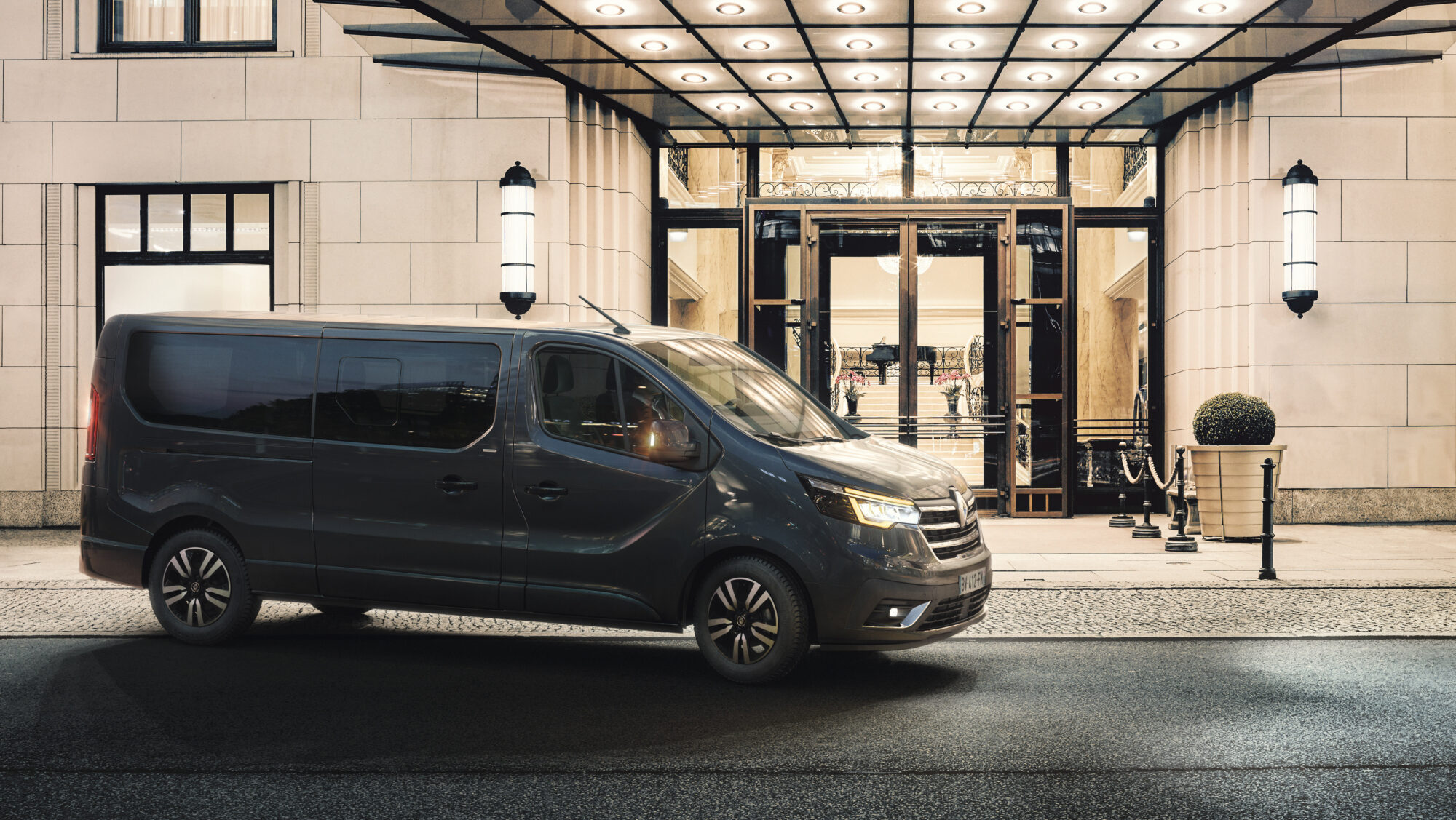 2021 - New Renault Trafic Spaceclass on location