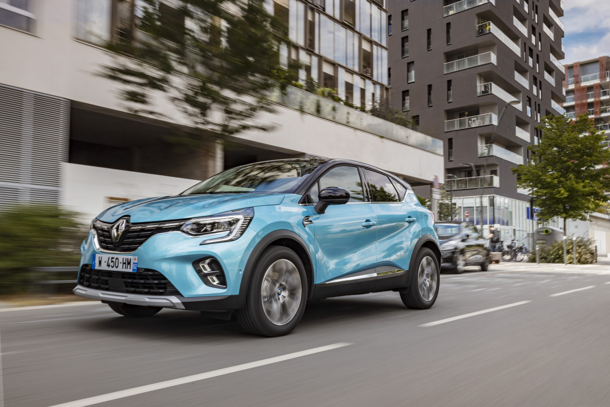 2020 - New Renault CAPTUR E-TECH Plug-in tests drive