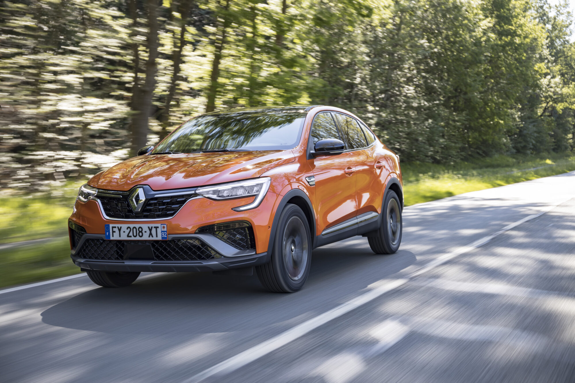 2021 - New Renault ARKANA E-TECH test-drives