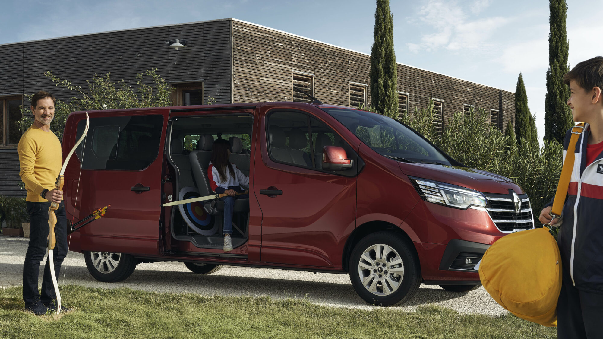 2021 - New Renault Trafic on location