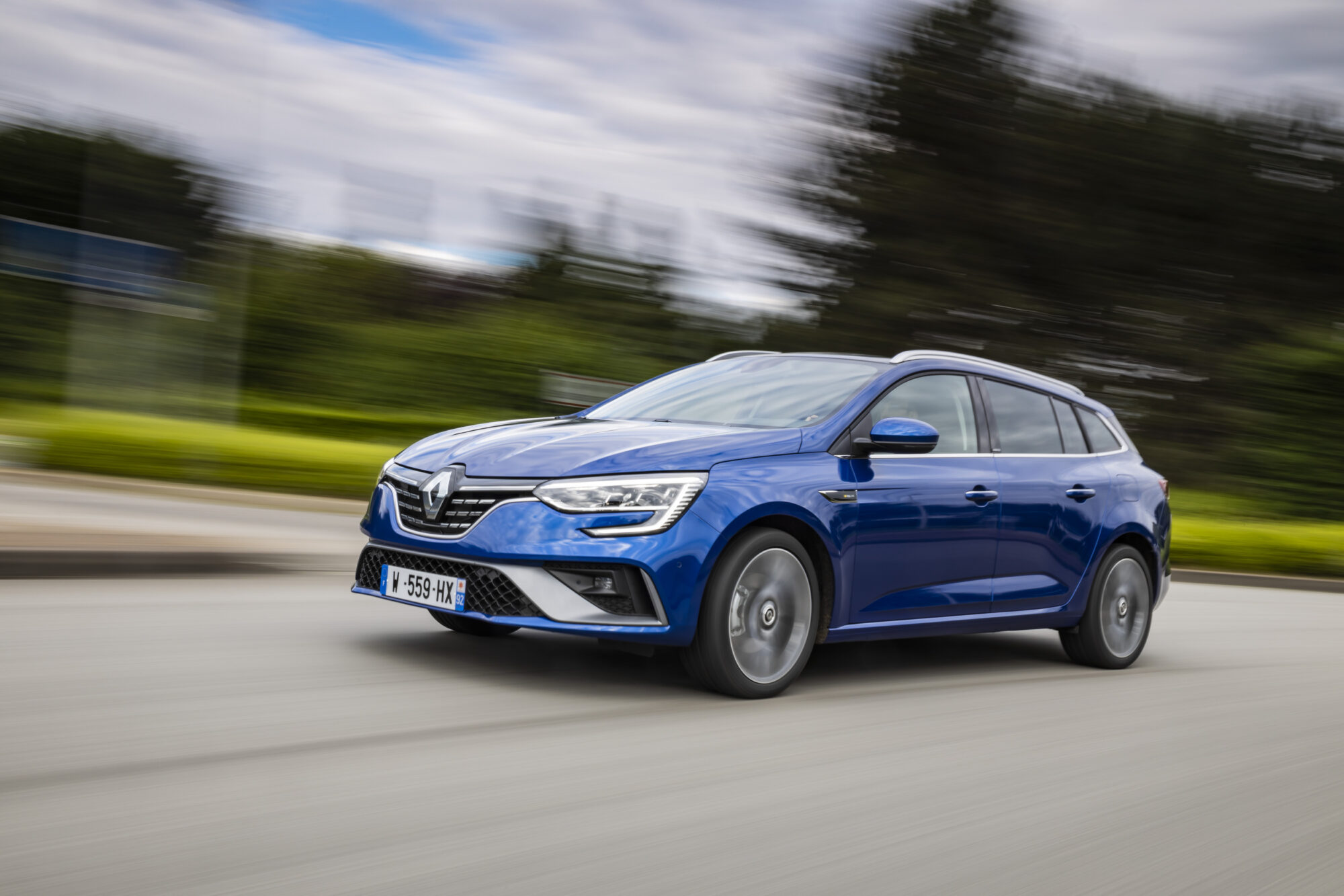 2020 - New Renault MEGANE E-TECH Plug-in tests drive