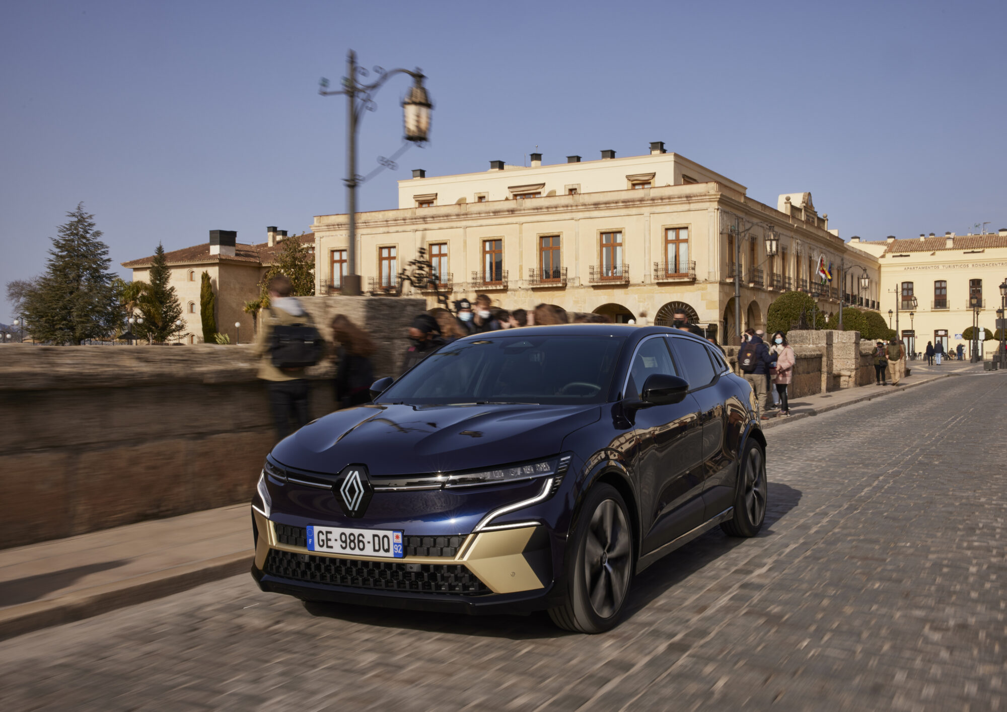 All-New Renault MEGANE E-TECH Electric - Iconic Version - Midnight Blue - Drive tests