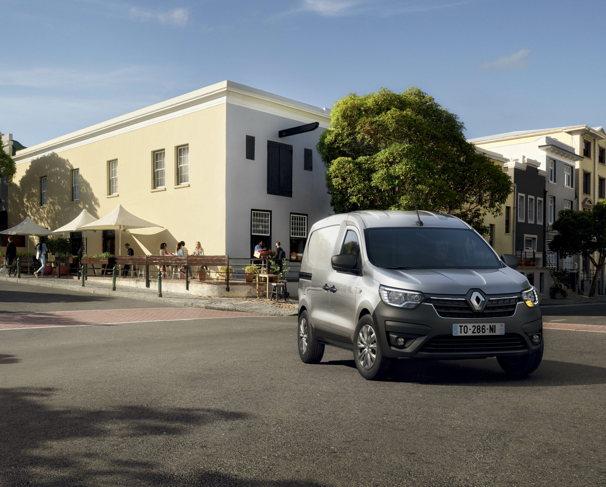 2021 - New Renault Express Van on location