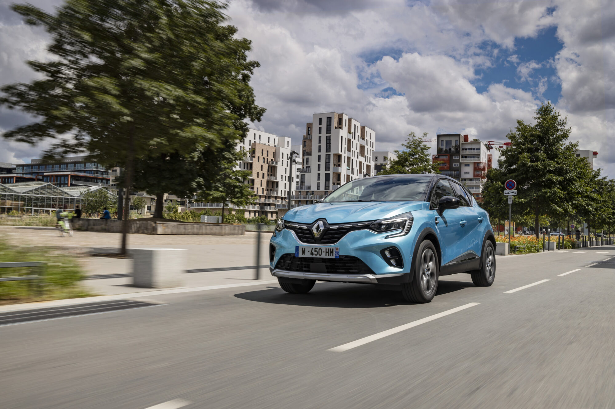 2020 - New Renault CAPTUR E-TECH Plug-in tests drive