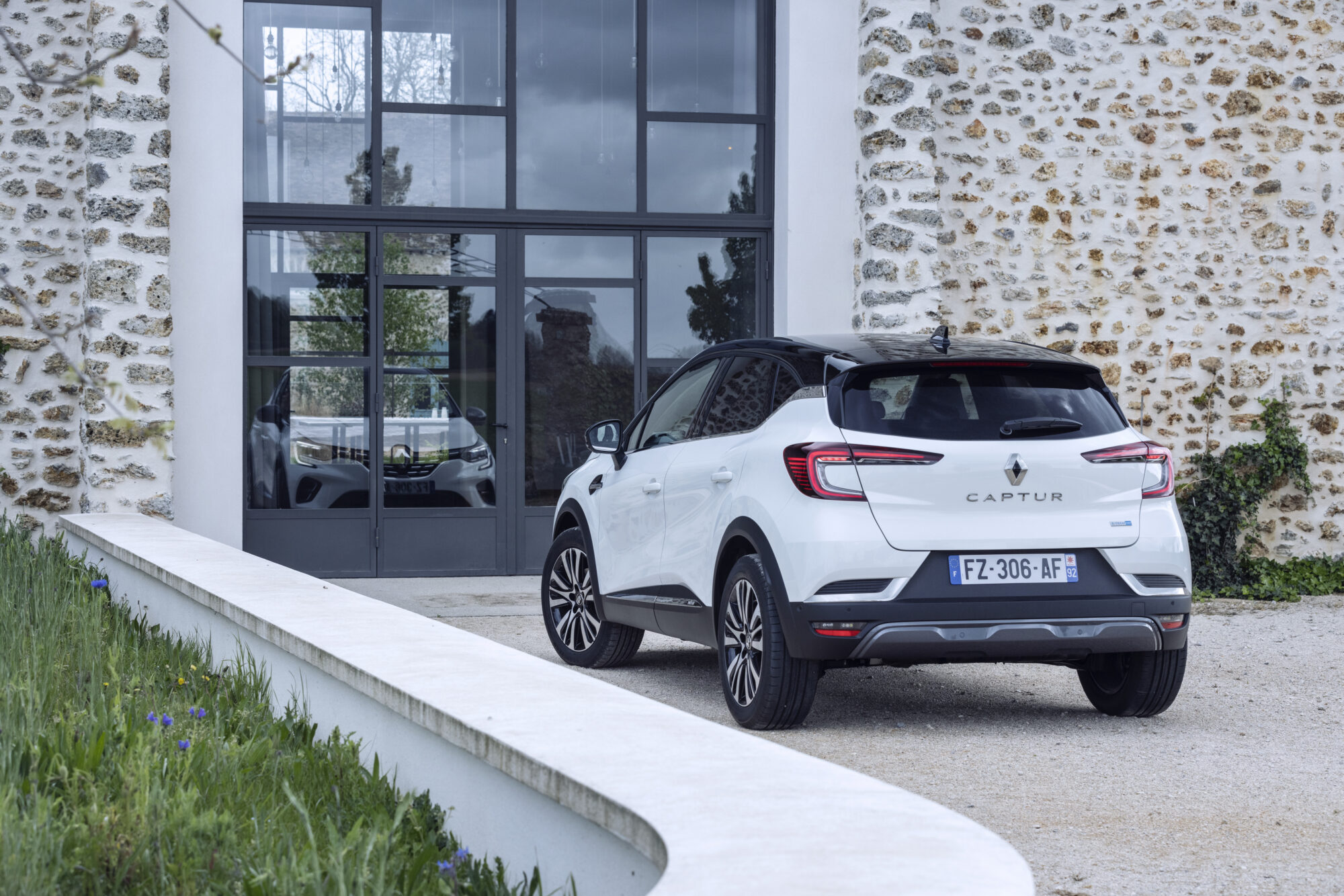 2021 - Renault Captur E-TECH Hybrid test-drives - Initiale Paris Version