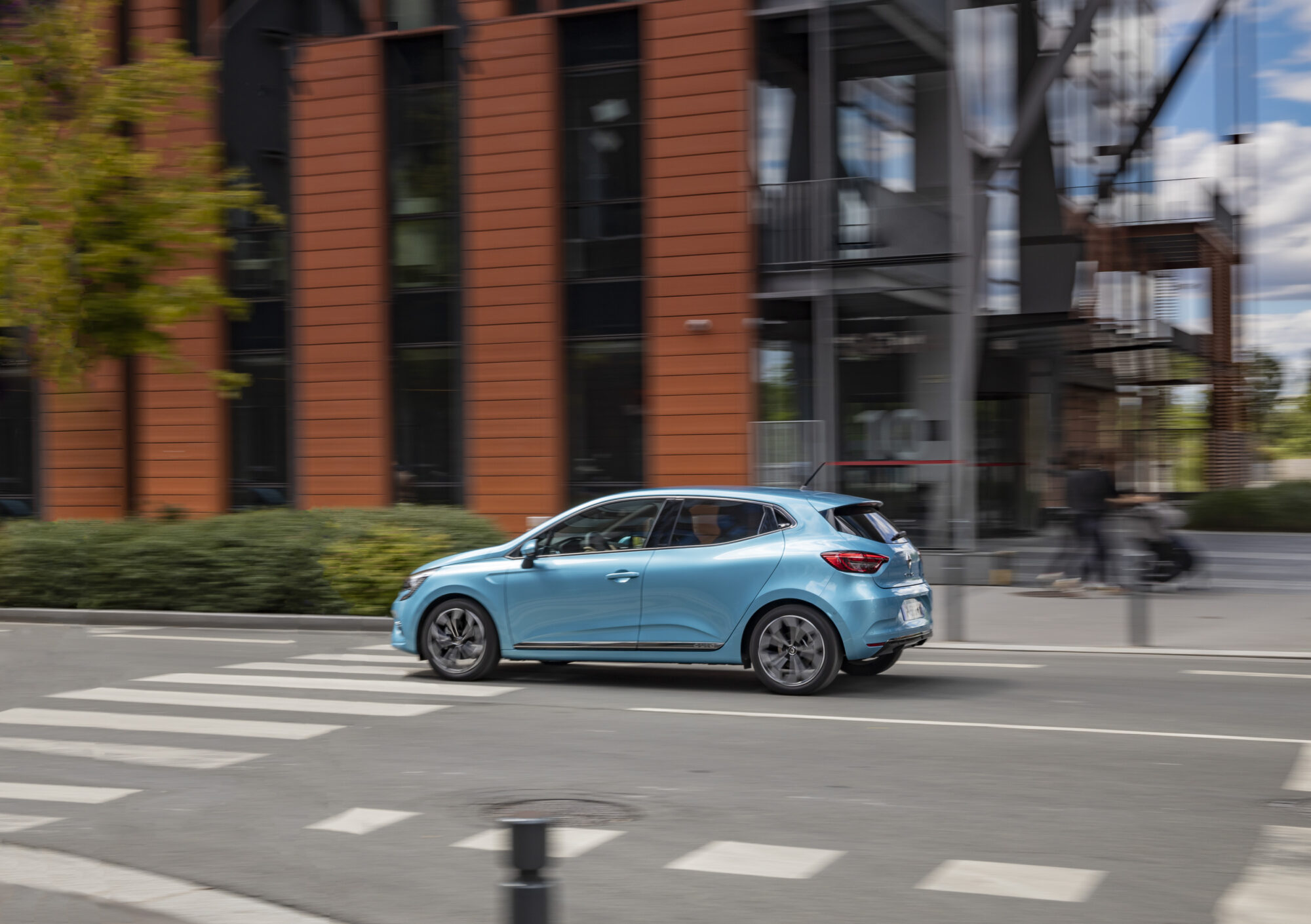 2020 - Renault CLIO E-TECH tests drive