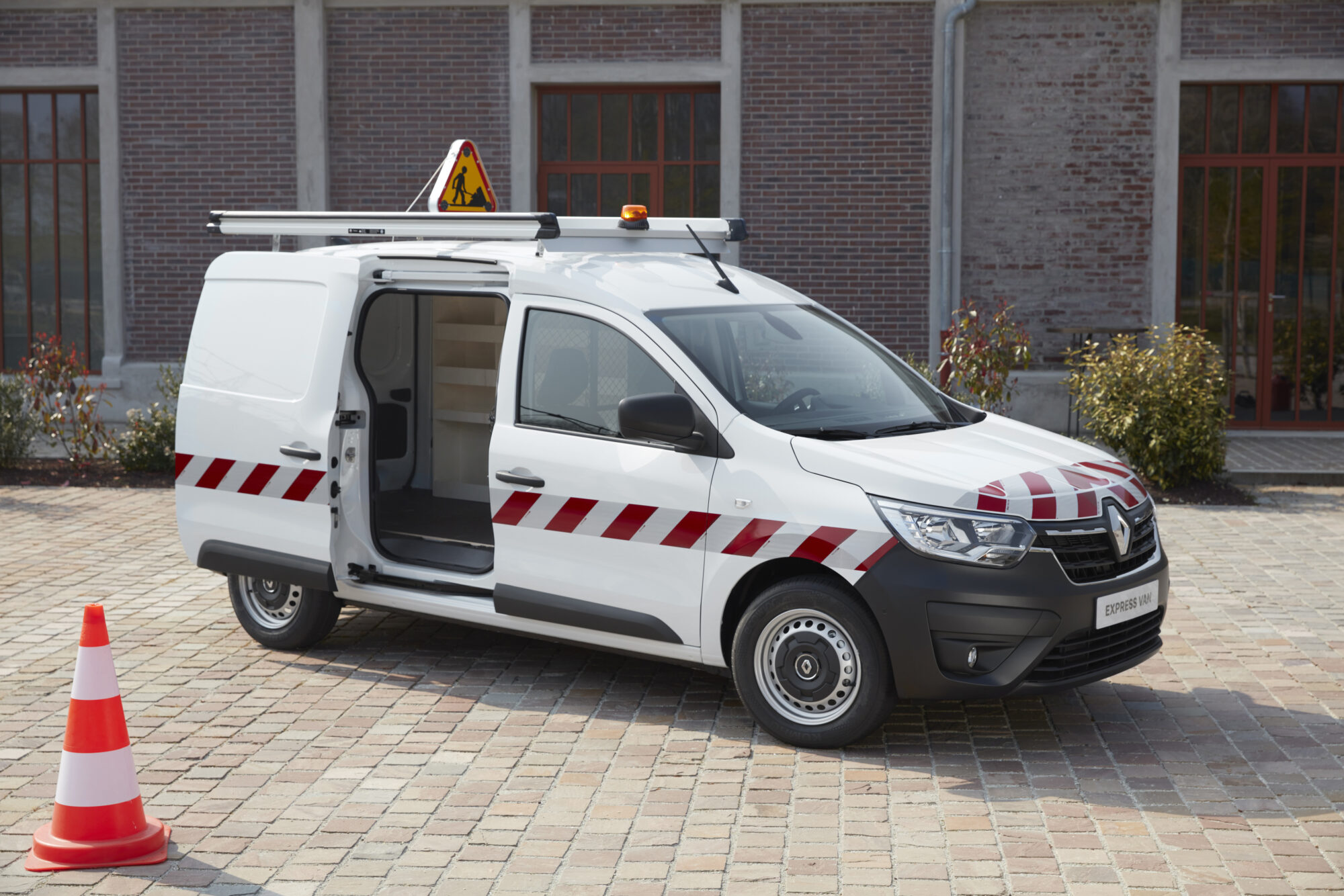 2021 - New Renault Express Van - Tests drive - Converted vehicles