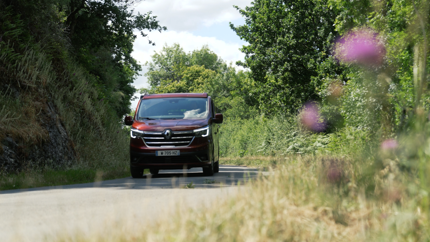 2022 - Story - All-new Renault Trafic SpaceNomad: your place in the sun